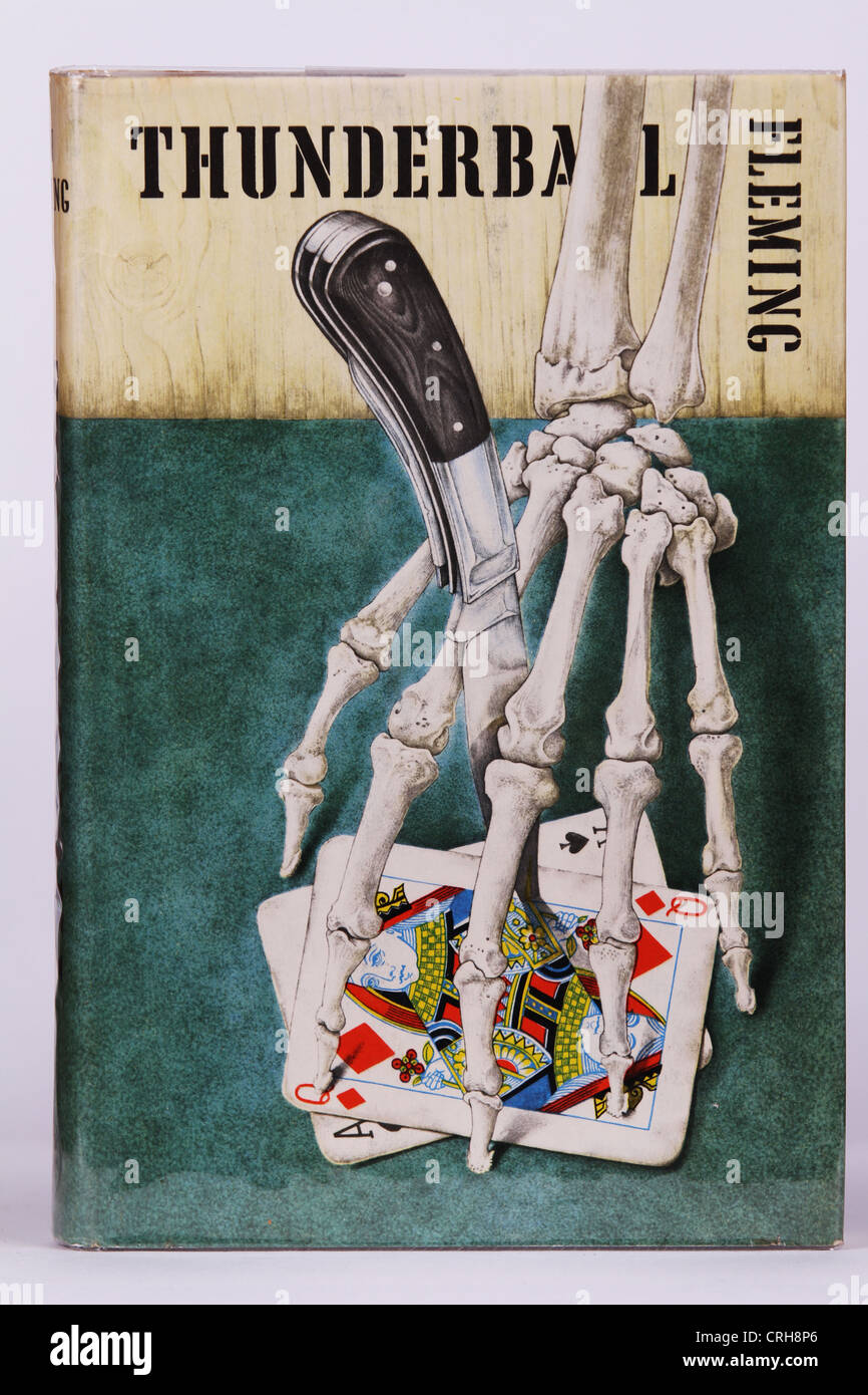 Thunderball 007 immagine di un libro d'arte  edizione britannica rara copertina di Ian Fleming e soggetto del film di Sean Connery Foto Stock