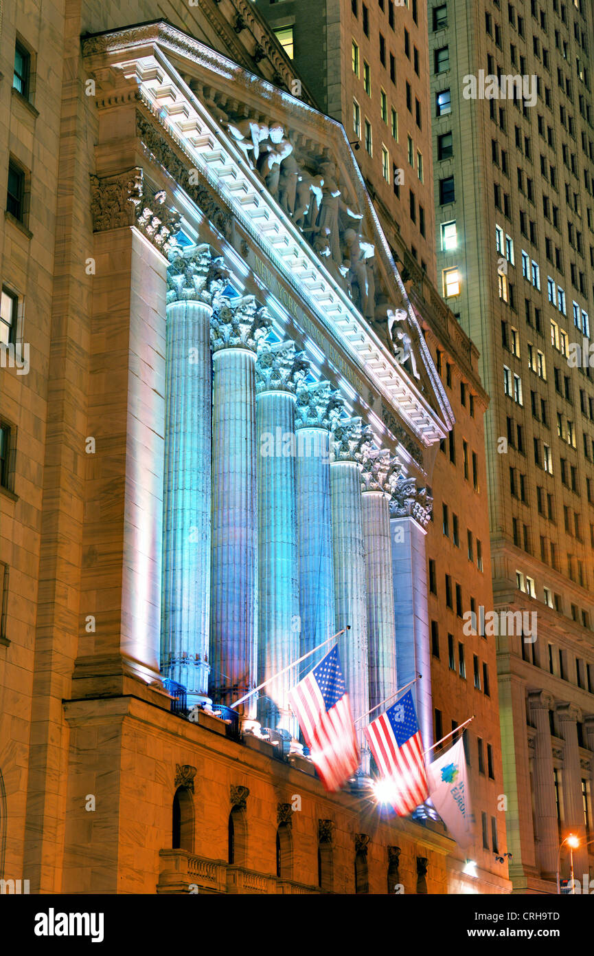 New York Stock Exchange facciata di notte. Foto Stock