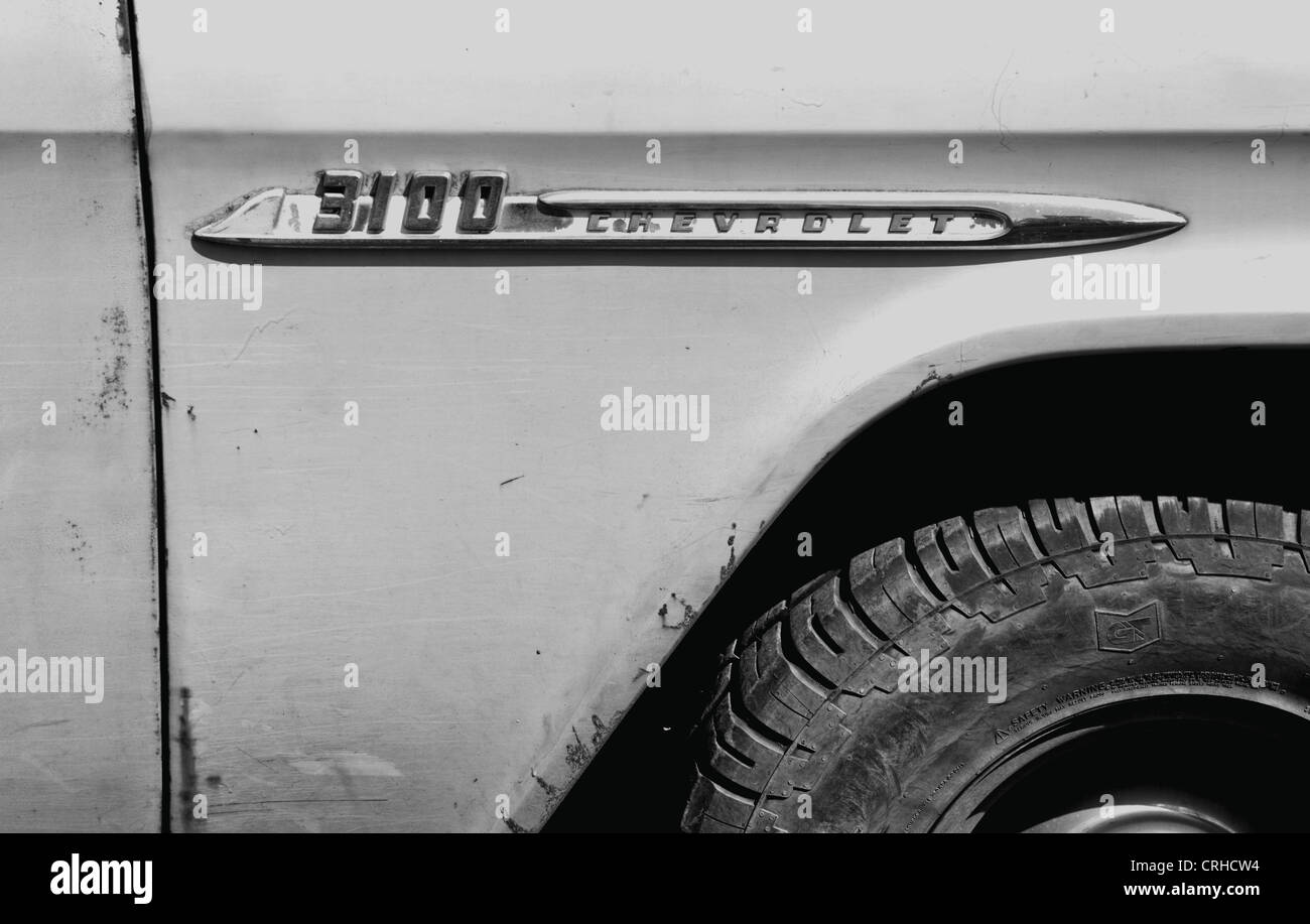 Monogramma sul lato di un 3100 Chevrolet Pick Up Truck. Foto Stock
