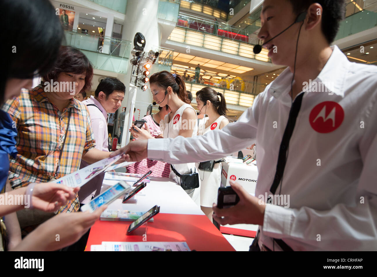 Centro commerciale con gli acquirenti, a Pechino, Cina Foto Stock