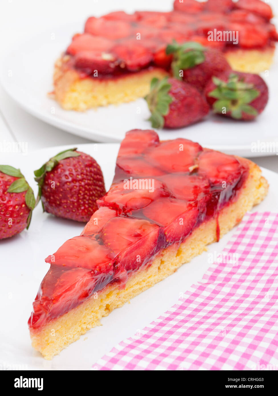 Primo piano della fragola in casa la torta con la gelatina - Profondità di campo Foto Stock