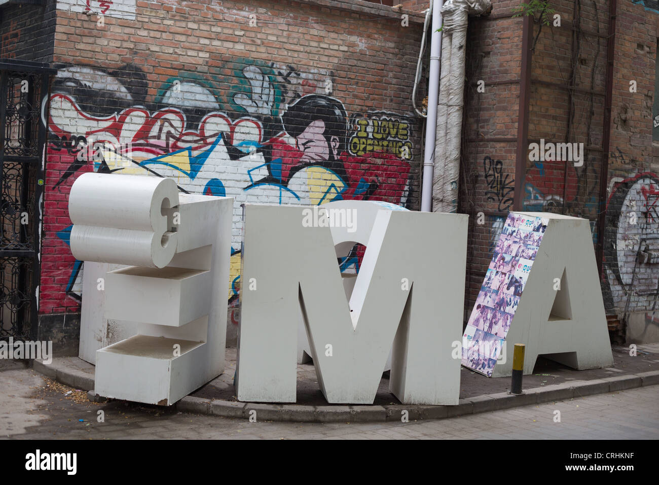 Nell'anca e alla moda Quartiere Artistico 798, piena di musei, gallerie e mostre, a Pechino, Cina Foto Stock