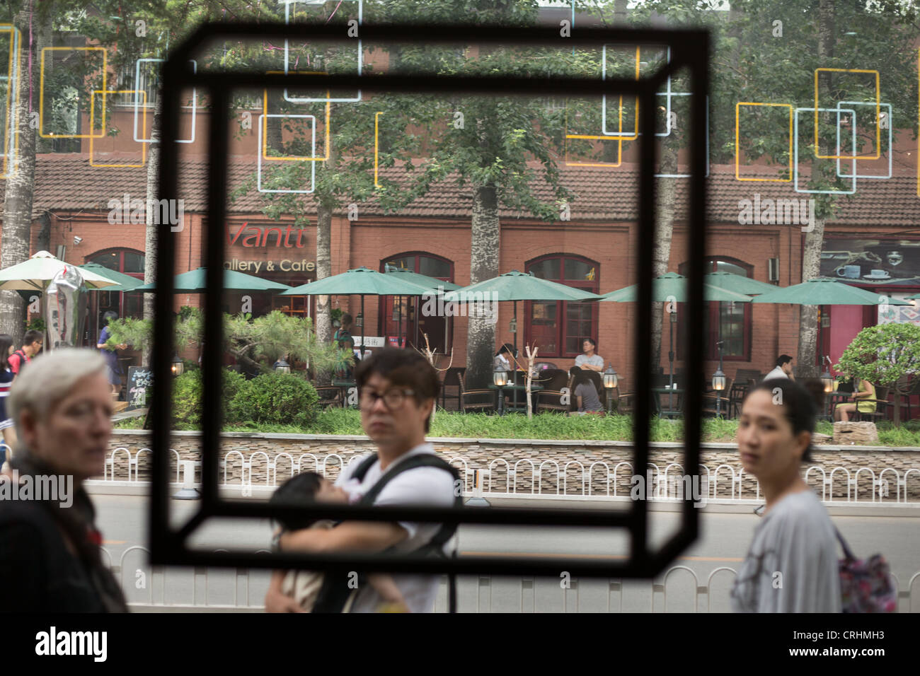 Nell'anca e alla moda Quartiere Artistico 798, piena di musei, gallerie e mostre, a Pechino, Cina Foto Stock