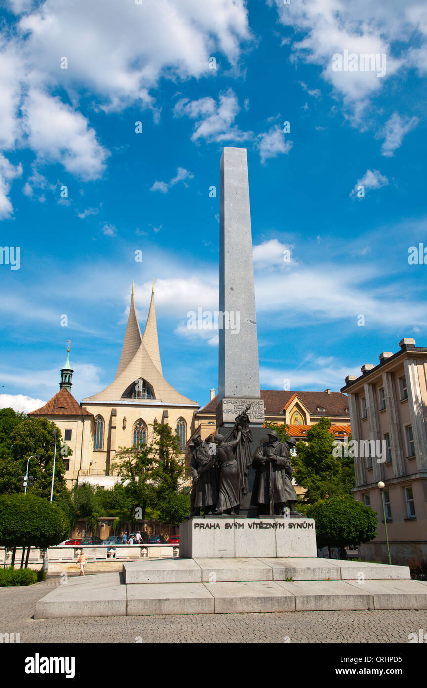 Monumento a Frantisek Palacky (1912) e Emauzy Monastero a Namesti pod Emauzy square Nove Mesto la città nuova di Praga Repubblica Ceca Foto Stock
