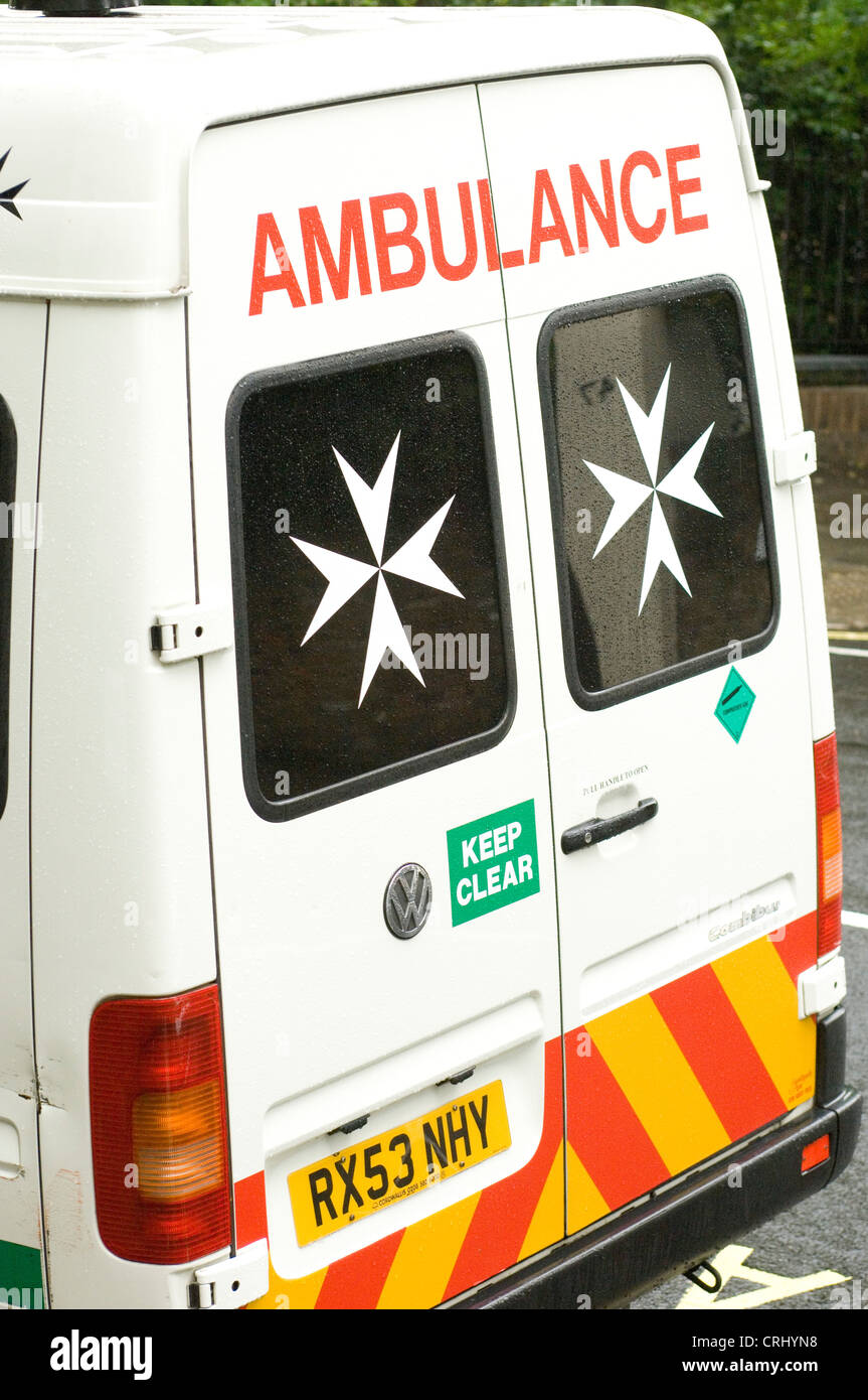 Retro di un St John Ambulance Foto Stock