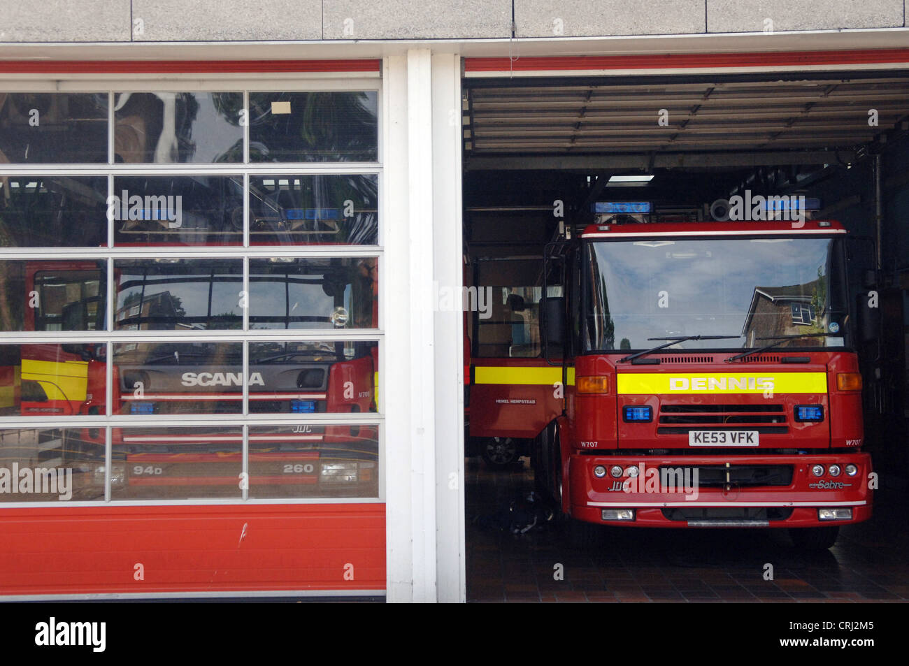 I vigili del fuoco vigili del fuoco vigili del fuoco servizio di emergenza servizi di emergenza 999 rescue motore fire fire carrello attrezzatura antincendio fire app Foto Stock