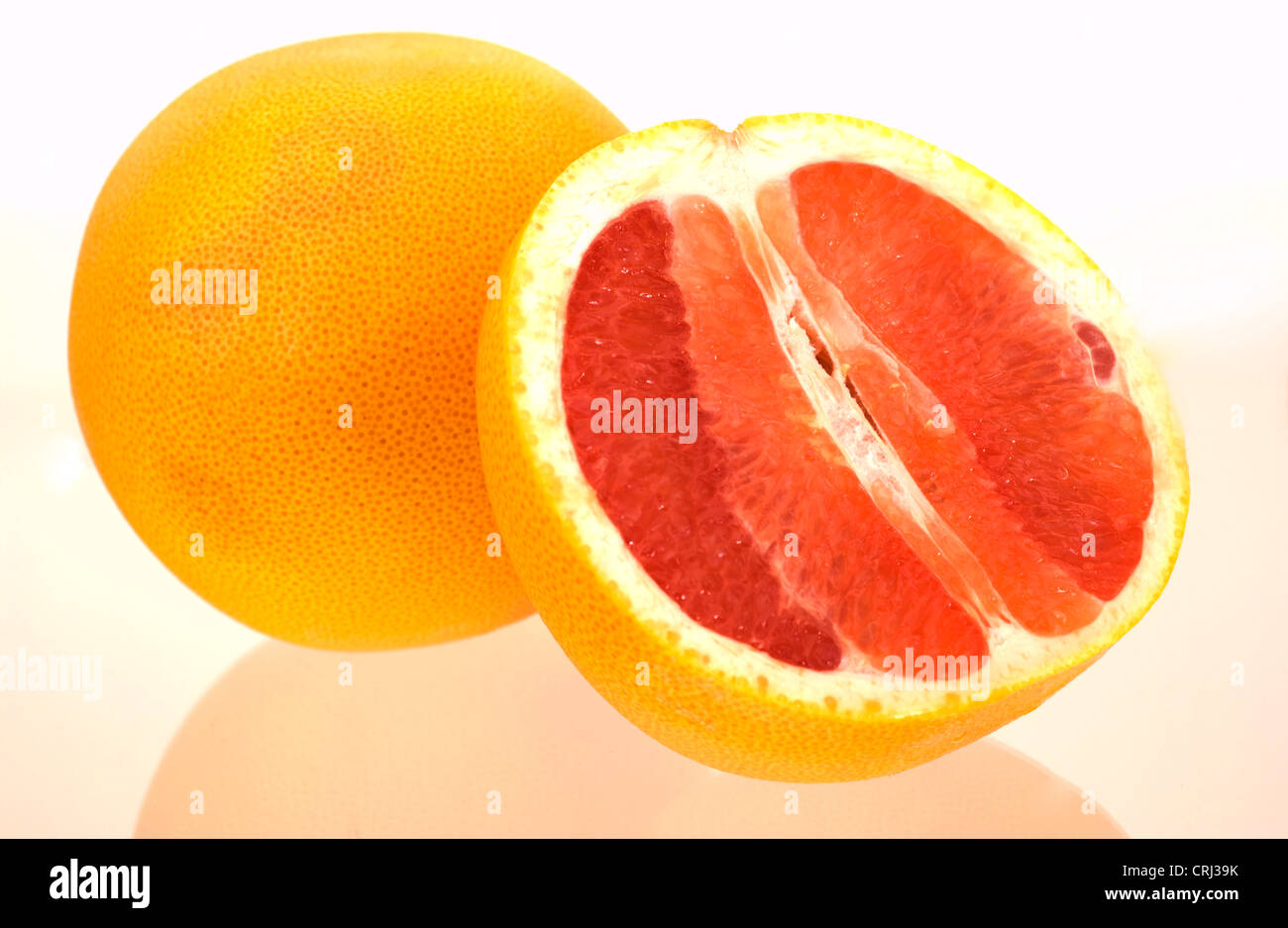 Licopene antiossidante agrumi Citrus paradisi derrata alimentare frutto di pompelmo Metà Metà sana dieta a basso contenuto calorico Nutrien Foto Stock