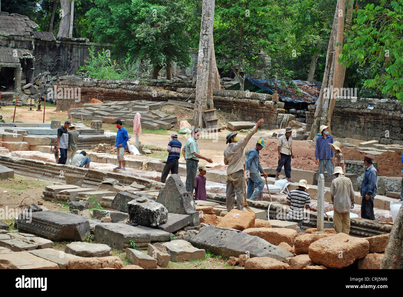Lavoratori e enginees nel complesso del tempio di Angkor Wat, Cambogia Angkor Wat Foto Stock