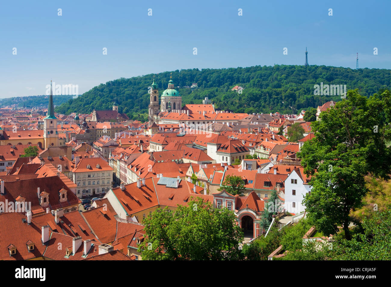 Repubblica ceca Praga - st. nicolas church e i tetti di mala strana Foto Stock