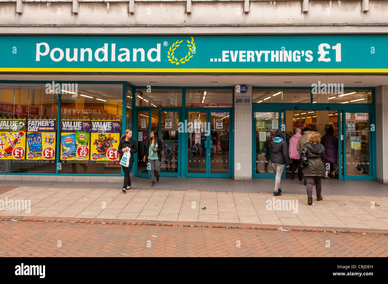 Il sconto Poundland shop store in Ipswich , Suffolk , Inghilterra , Inghilterra , Regno Unito Foto Stock Il sconto Poundland shop store in Ipswich , Suffolk , Inghilterra , Inghilterra , Regno Unito Foto Stock