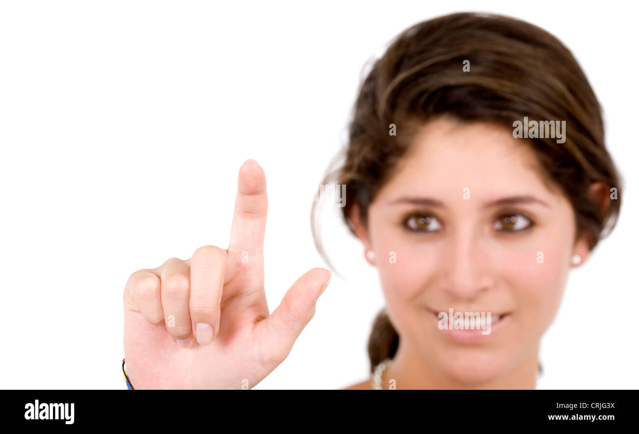 Giovane donna a scrivere qualcosa su un immaginario vetro davanti a lei con il suo dito indice Foto Stock