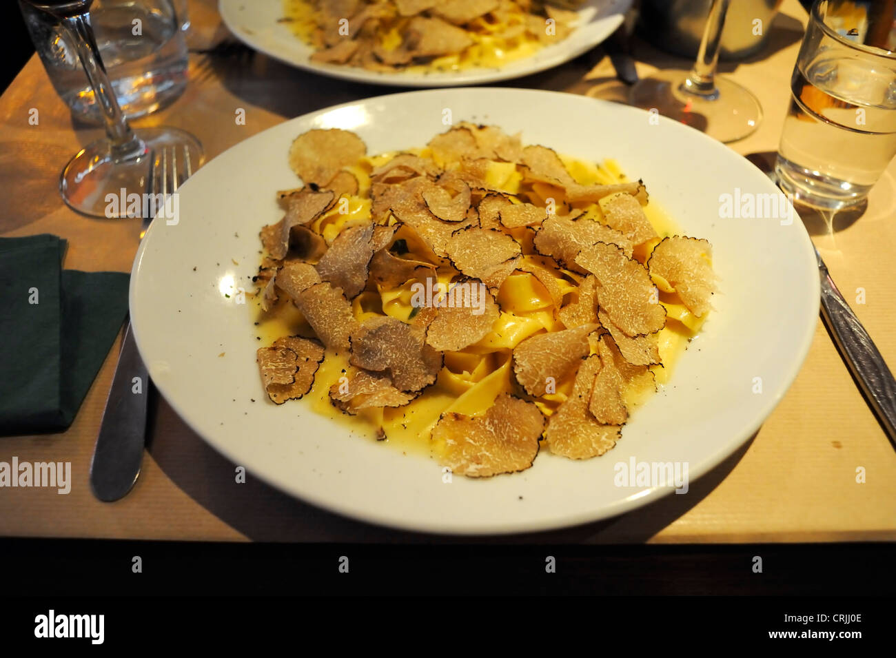 Pasta con Tartufo bianco al ristorante italiano Foto Stock