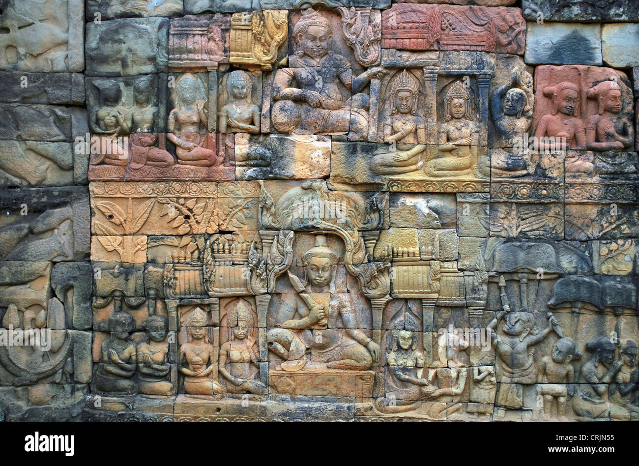 Rilievi a cancelli di elefante al complesso del tempio di Angkor Wat, Cambogia Foto Stock