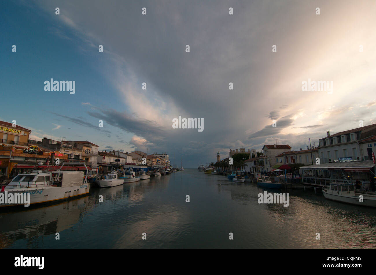 Frese di pesca nel chanal in Le Grau du Roi, France, Languedoc-Roussillon, Camargue, Le Grau-du-Roi Foto Stock