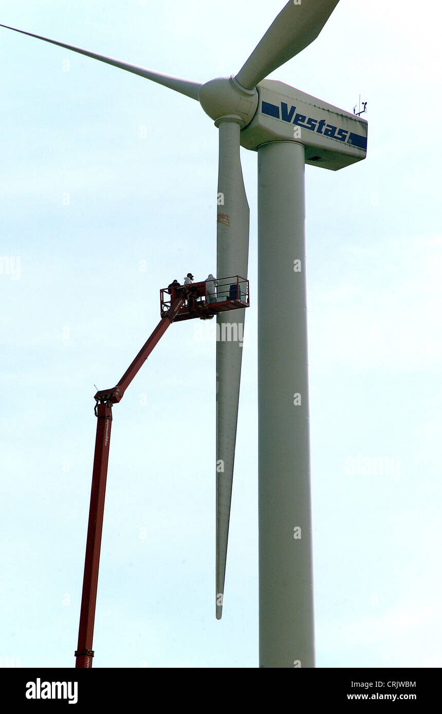 La riparazione di una turbina eolica Foto Stock