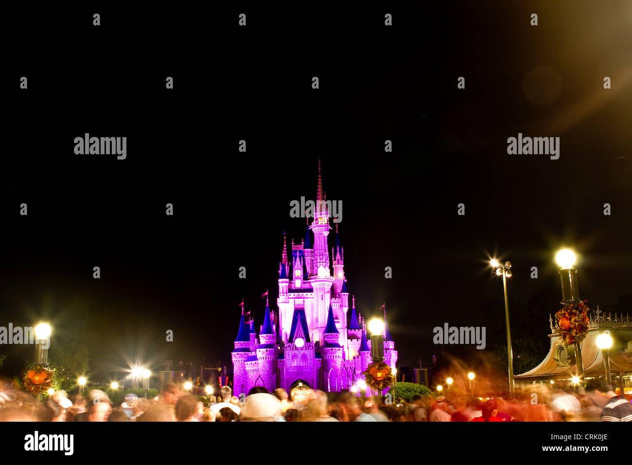 A tarda sera spettacolo pirotecnico presso il Walt Disney World Resort in Orlando Florida Foto Stock