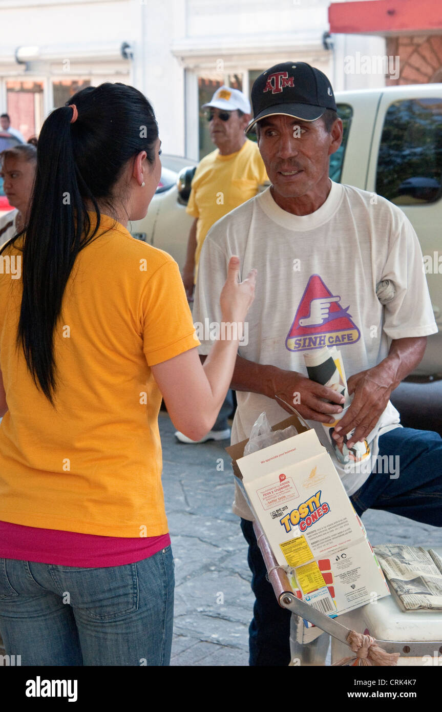 Lizbeth marin sanchez, Partito della rivoluzione democratica candidato per il Congresso 2012 elezioni, milita in Nuevo Laredo, Messico Foto Stock