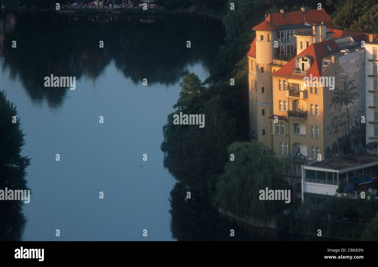 Seehof Berlin Lietzensee nella luce della sera Foto Stock