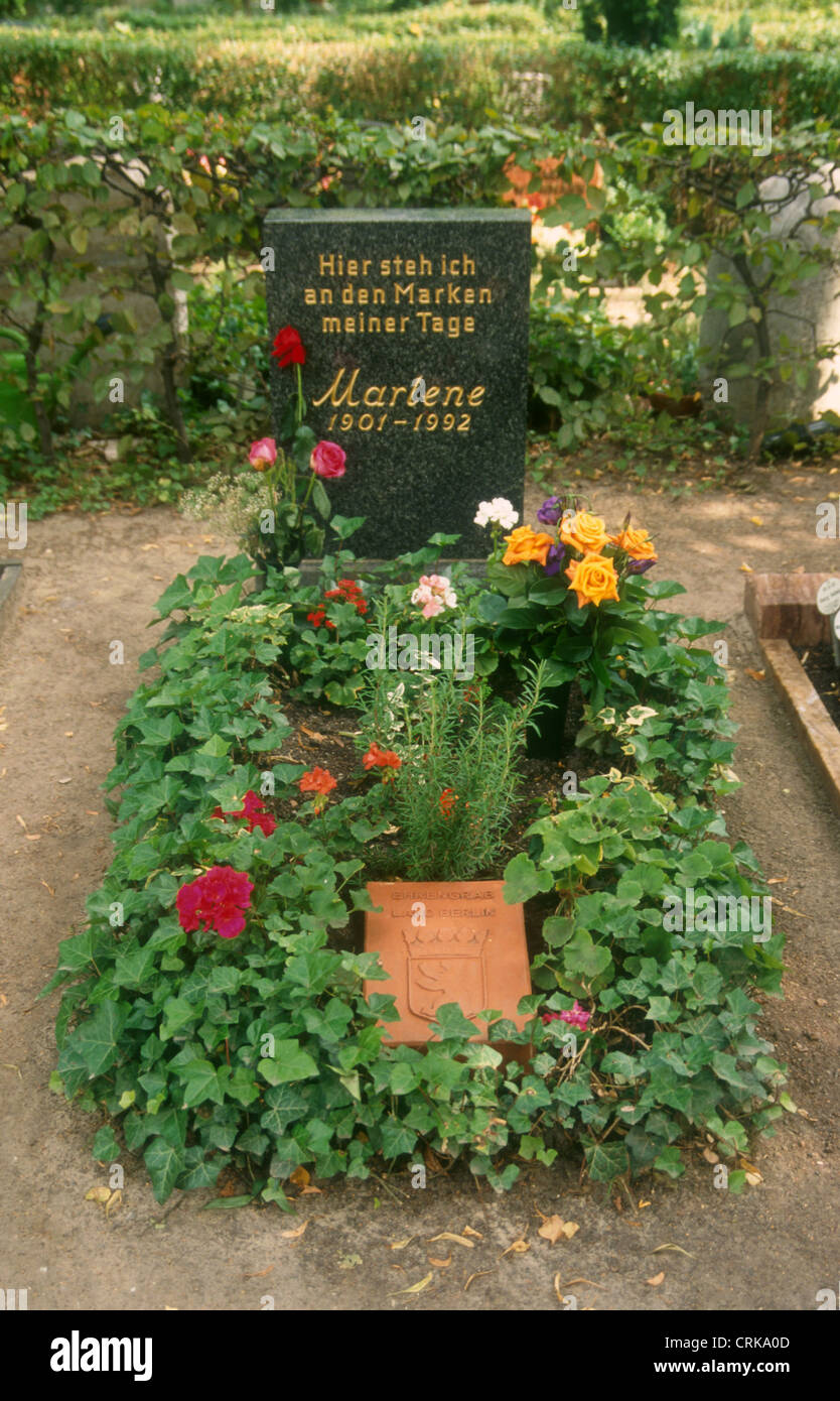 Tomba di Marlene Dietrich in Berlin-Friedenau Foto Stock