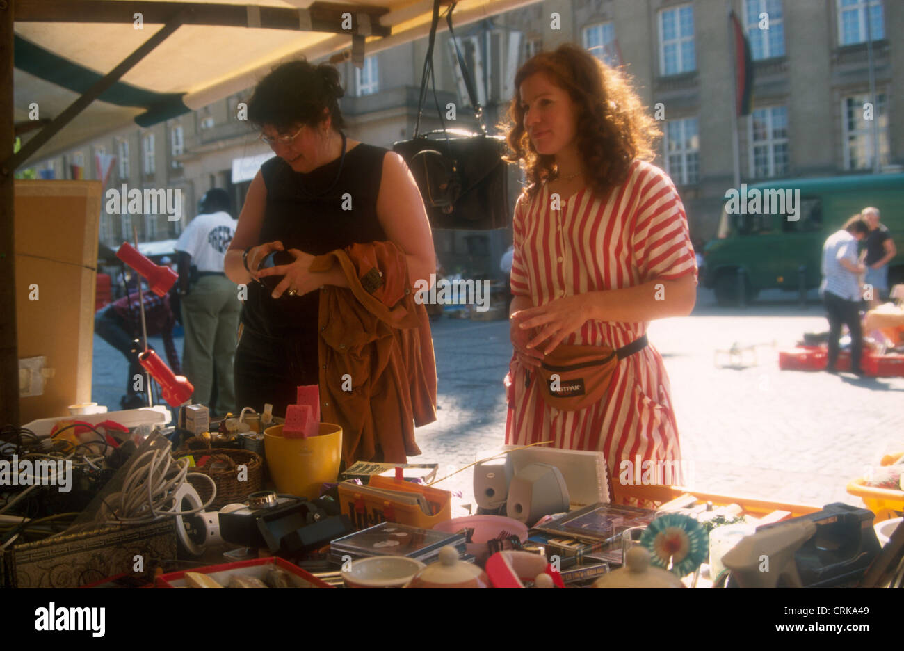 Mercato delle Pulci in Municipio Schoeneberg in Berlino Foto Stock