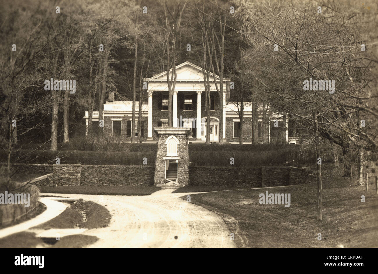Xix secolo Fieldstone Revival Greco Mansion Foto Stock