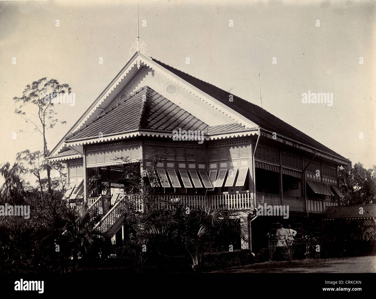 Coppia benestante spettacolari in stile tropicale vittoriano casa coloniale Foto Stock