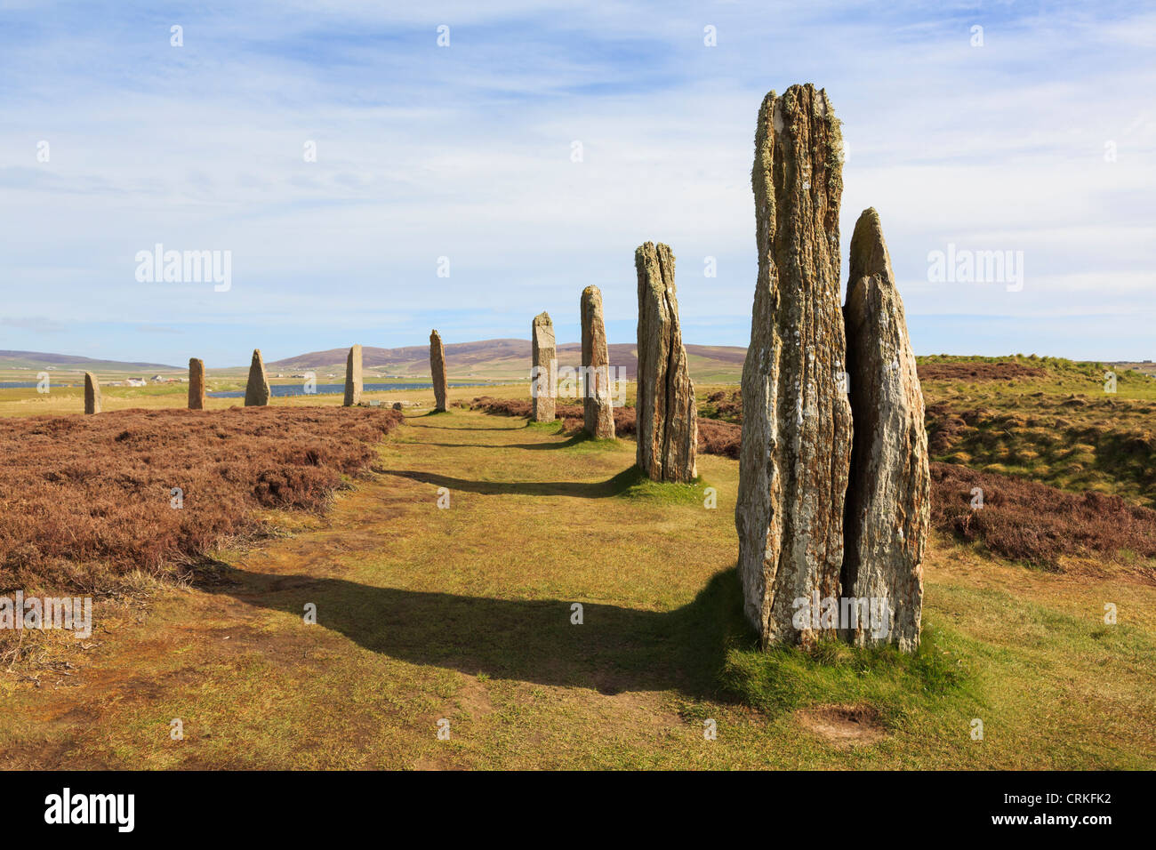 Scottish Orkney Isles anello di Brodgar henge neolitica e il cerchio di pietra di pietre permanente è più grande nelle Orcadi. Stenness Isole Orcadi Scozia UK Foto Stock