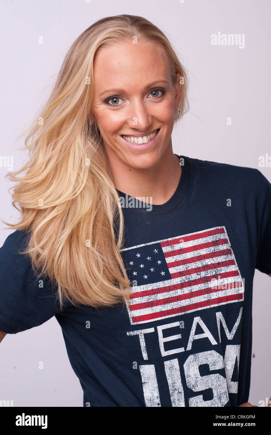 Dana Vollmer, USA Olympian nuotatore nella 100 metri farfalla, pone al USOC Team Media prima del vertice di Londra 2012 Foto Stock