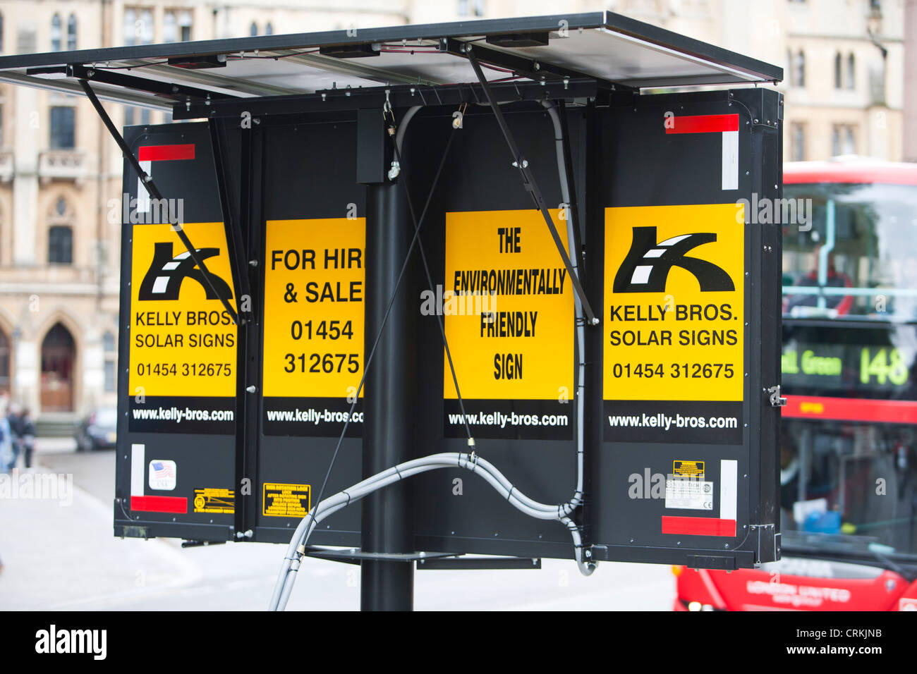 Un solare cartello stradale a Londra, Regno Unito. Foto Stock