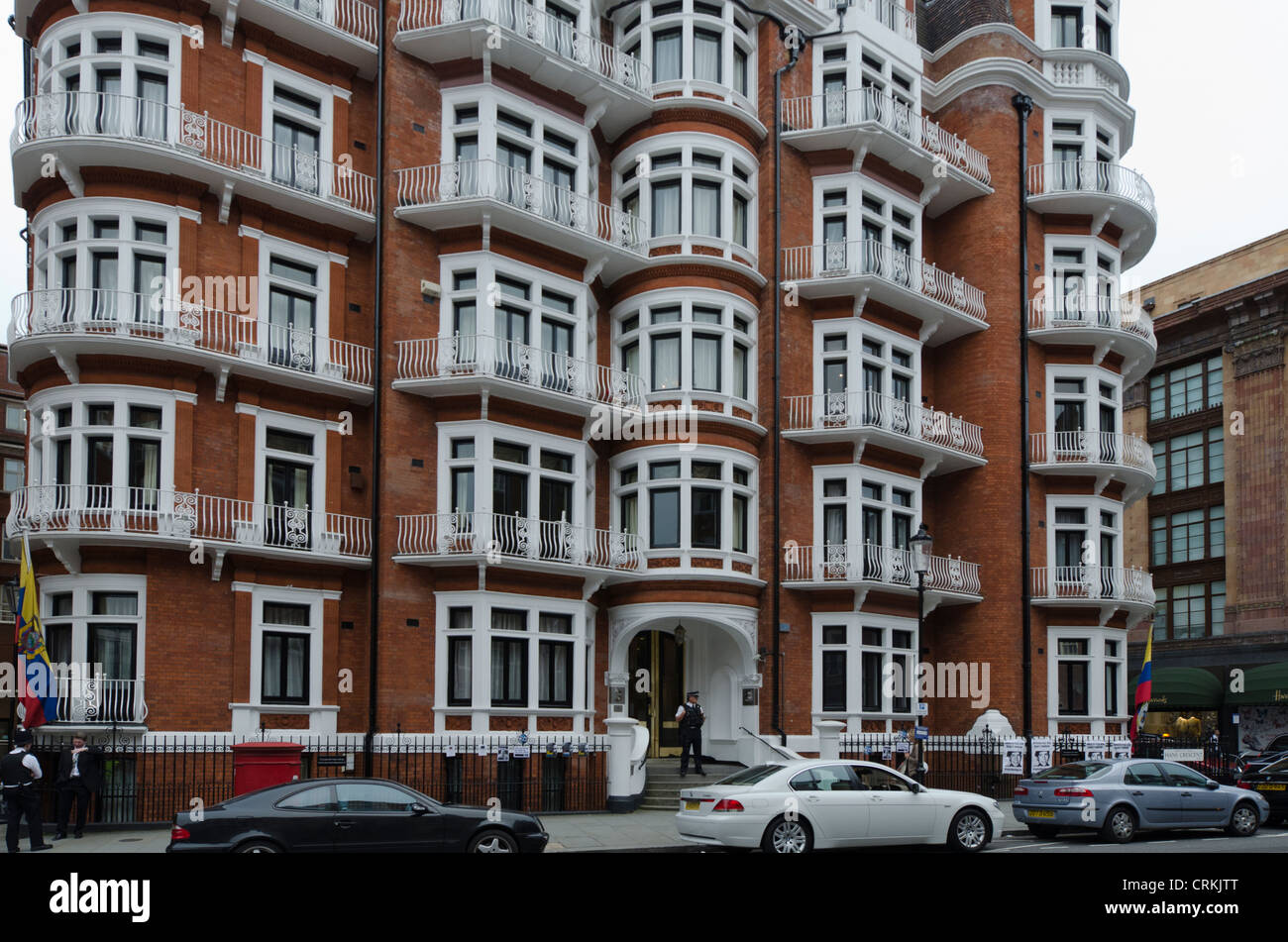 Ecuador Embassy dove Julian Assange ha una sorta di asilo, a causa di Wikileaks Hans Place Westminster London Regno Unito Foto Stock