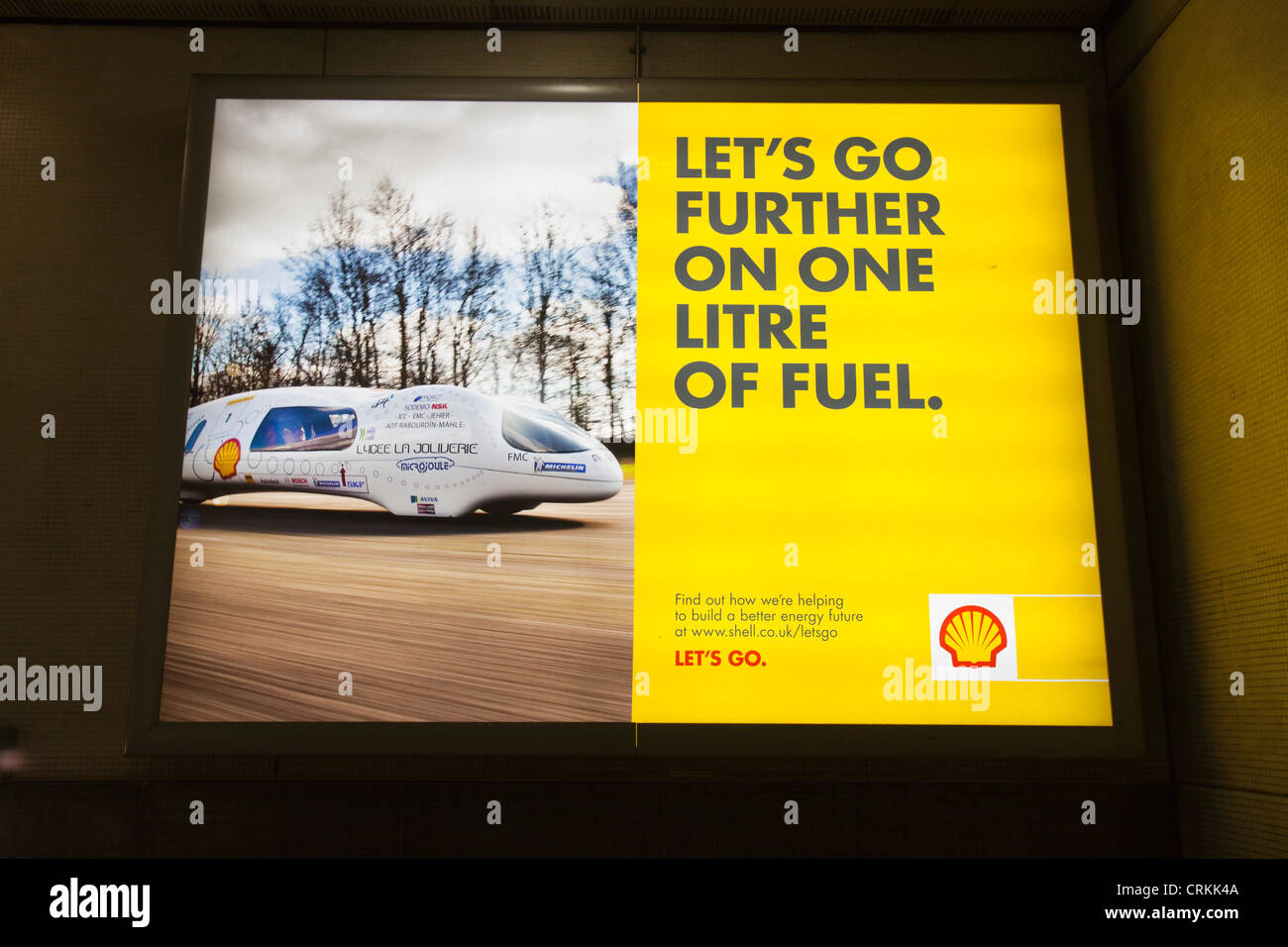 Un annuncio sul tubo per un combustibile efficiente veicolo. Foto Stock