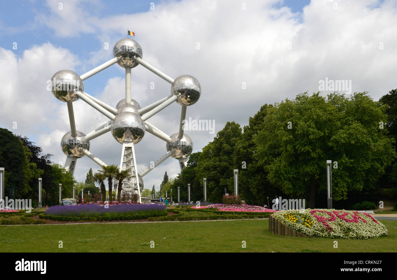 Il Parco di Atomium di Bruxelles, Belgio -1 Foto Stock