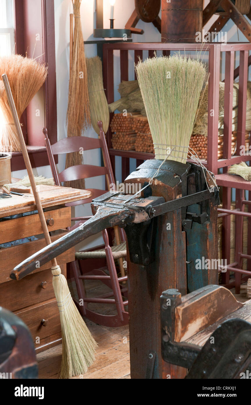 Il Kentucky, Shaker Borgo di Colle Ameno, fondata 1805, la più grande dell'America del restaurato Shaker village ginestra rendendo shop Foto Stock
