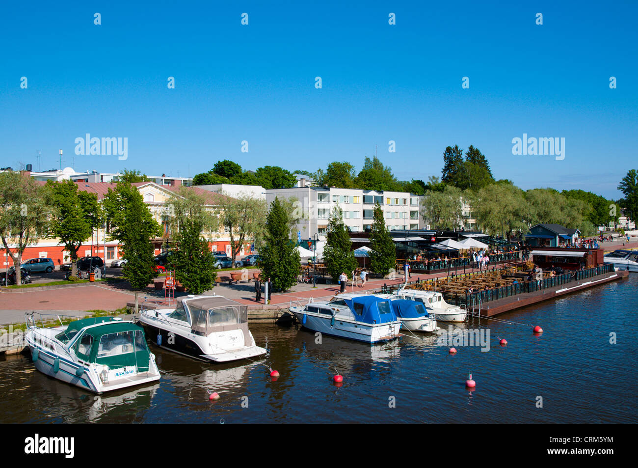 Le imbarcazioni private ancorato in Porvoonjoki riverside Porvoo provincia di Uusimaa Finlandia Europa settentrionale Foto Stock