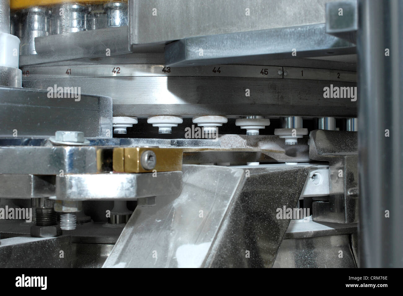 Per la produzione di farmaci macchinari utilizzati per ordinare farmaci prima di essere confezionati. Foto Stock