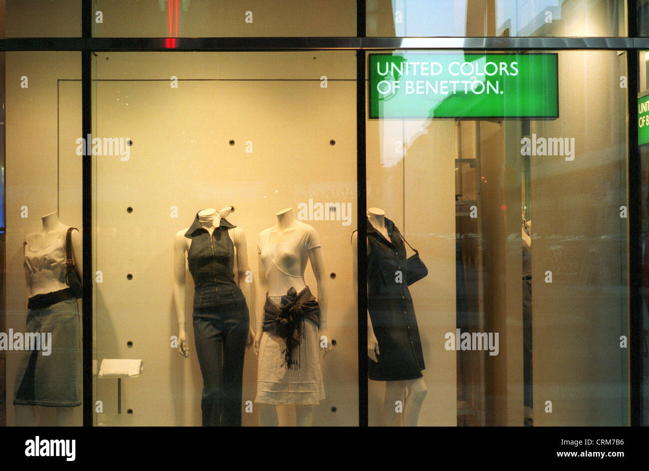Berlino, vetrina della moda italiana Benetton gigante Foto Stock