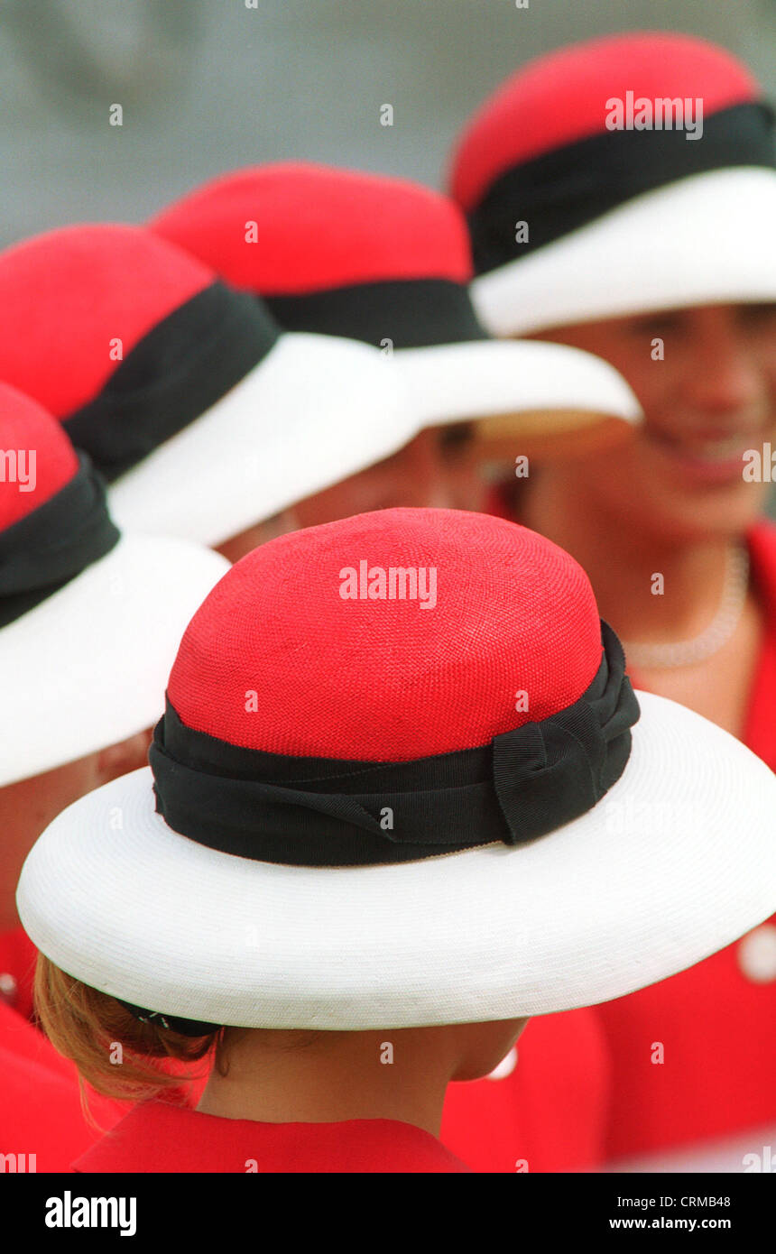 Amburgo, donne con cappelli sulla stessa pista Foto Stock