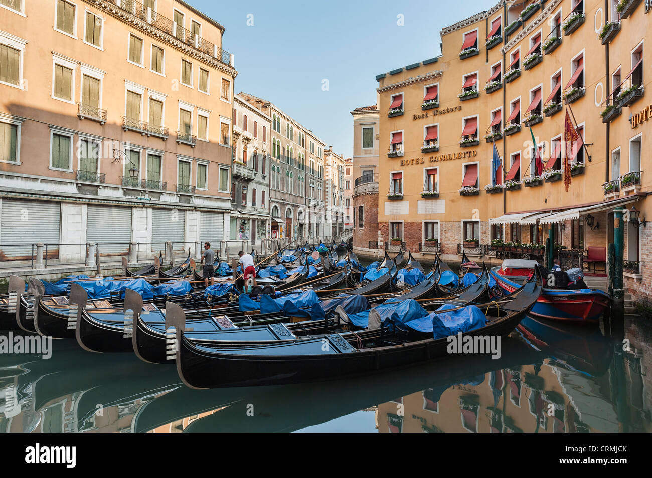 Gondola ormeggi nel Bacino Orseolo Venezia. Foto Stock