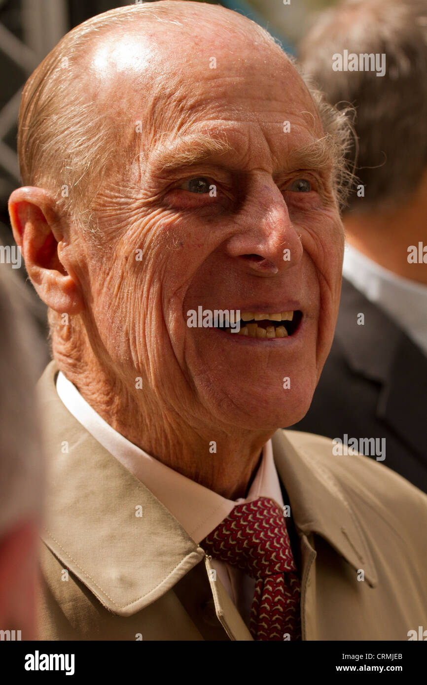 Il Principe Filippo , Duca di Edimburgo a Exeter Devon come parte di diamante del Giubileo Tour Foto Stock