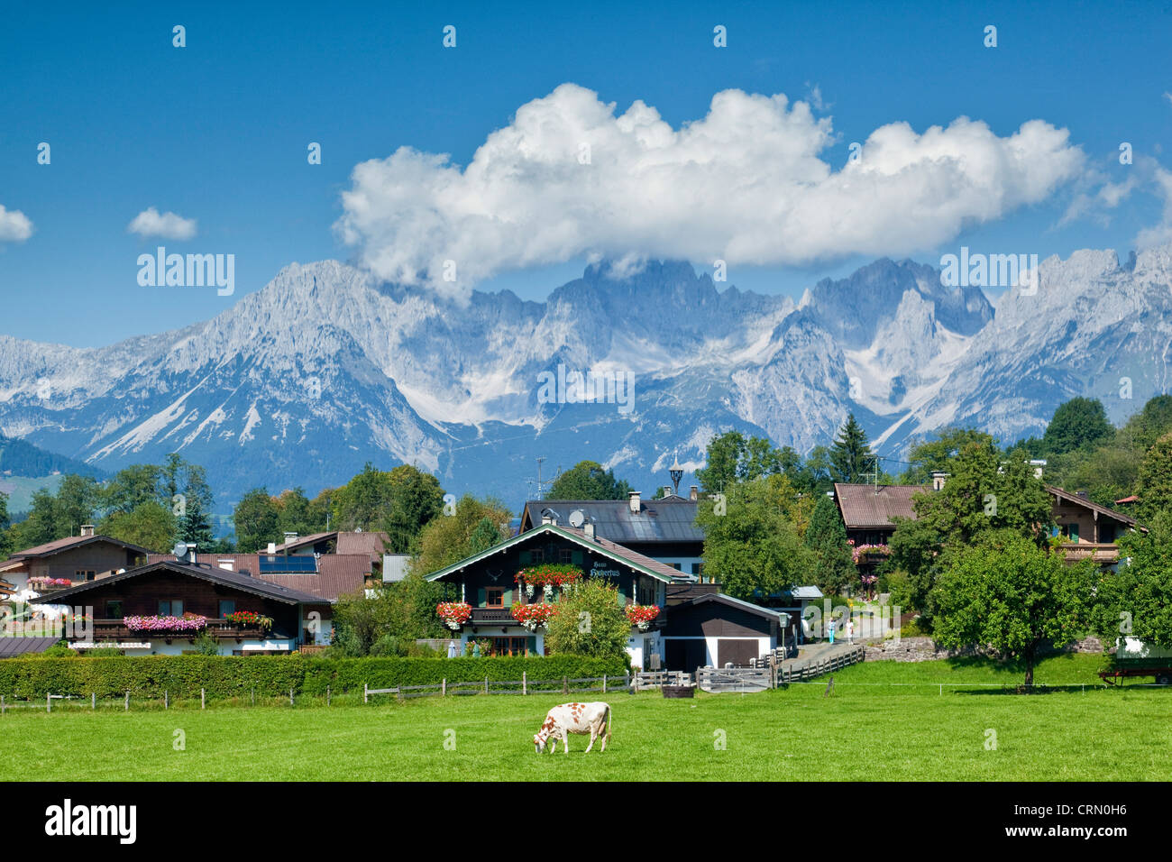 Villaggio di Aurach, vicino a Kitzbuhel, Tirolo, Austria. Foto Stock