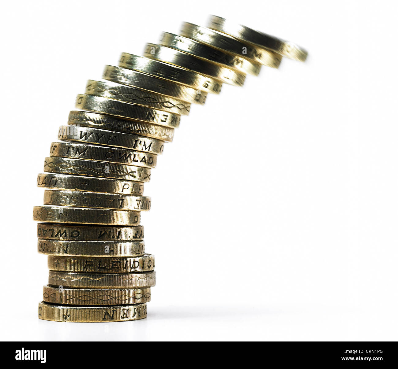 Un mucchio di British pound monete circa a cadere su Foto Stock