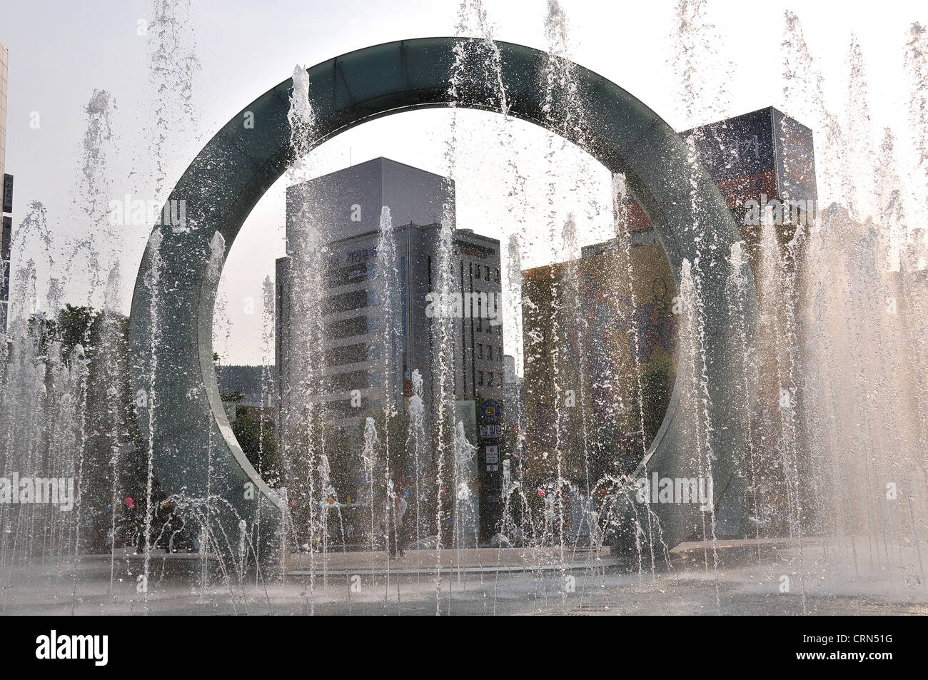 Fontana piazza della stazione ferroviaria Busan Corea del Sud Foto Stock