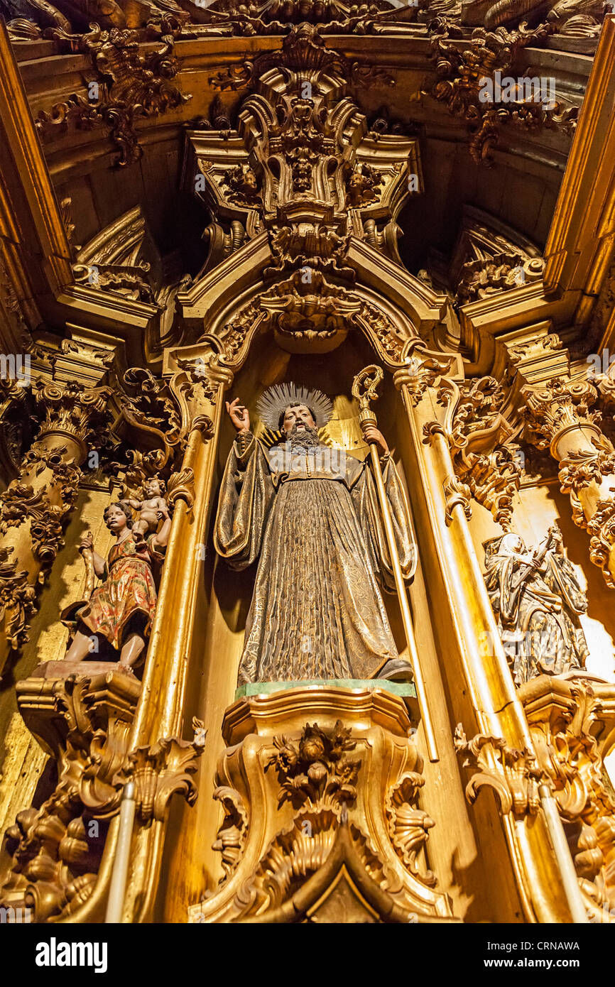 S. Bento monastero di Santo Tirso, Portogallo. Ordine benedettino. Costruito nello stile gotico (chiostro e barocca chiesa (stile). Foto Stock