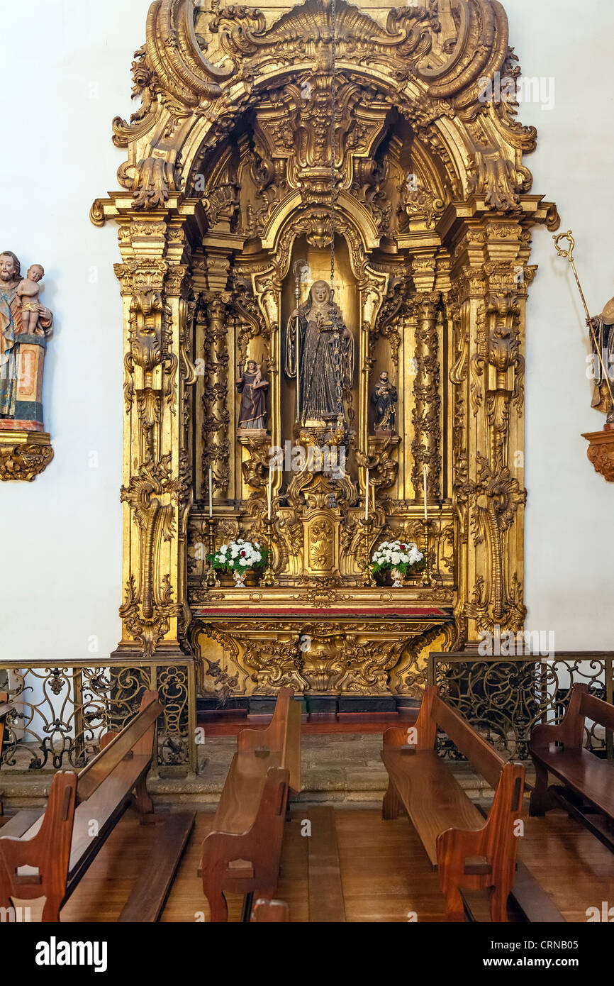 S. Bento monastero di Santo Tirso, Portogallo. Ordine benedettino. Costruito nello stile gotico (chiostro e barocca chiesa (stile). Foto Stock