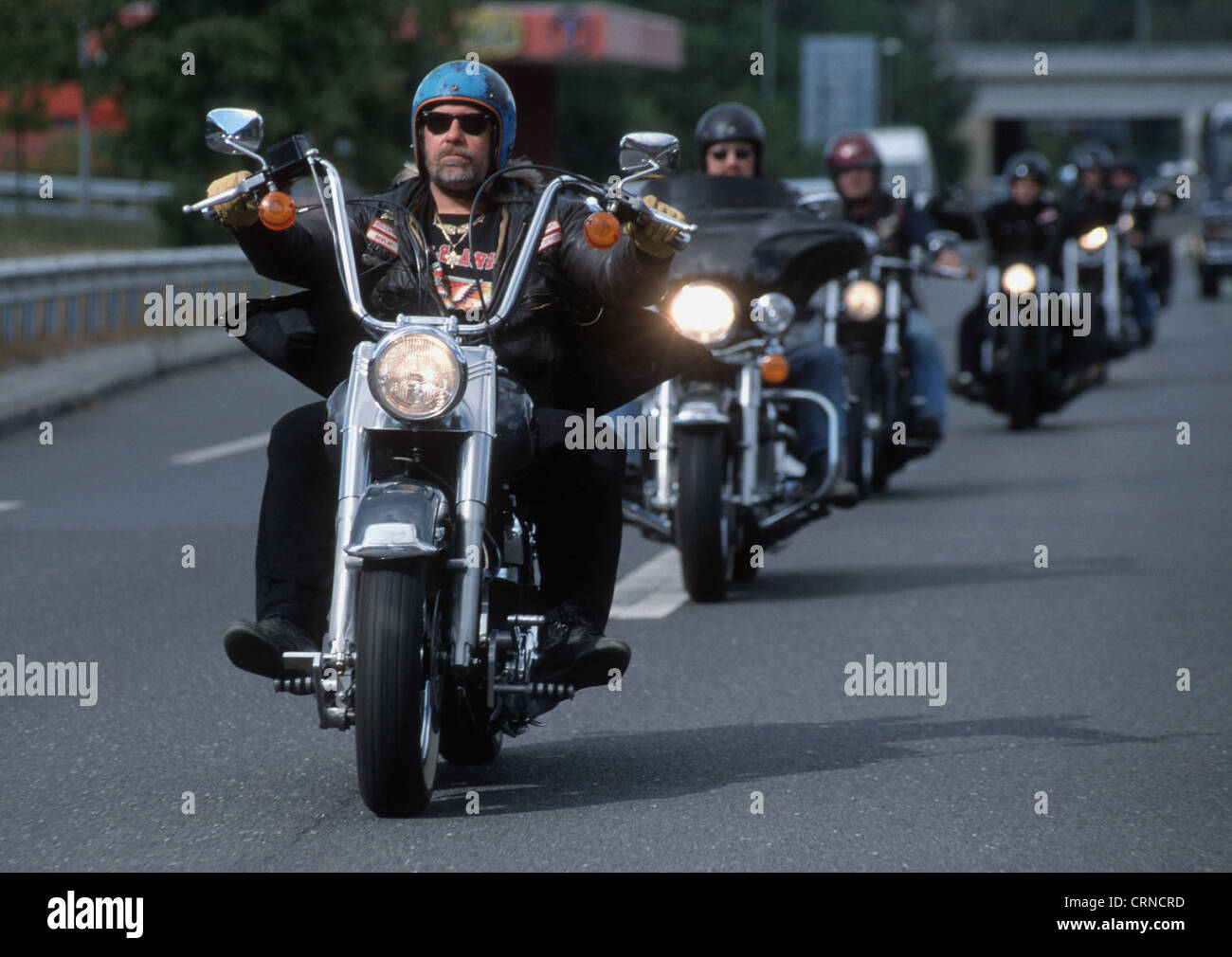 Hells Angels Viaggiare sulla autostrada della città Foto Stock