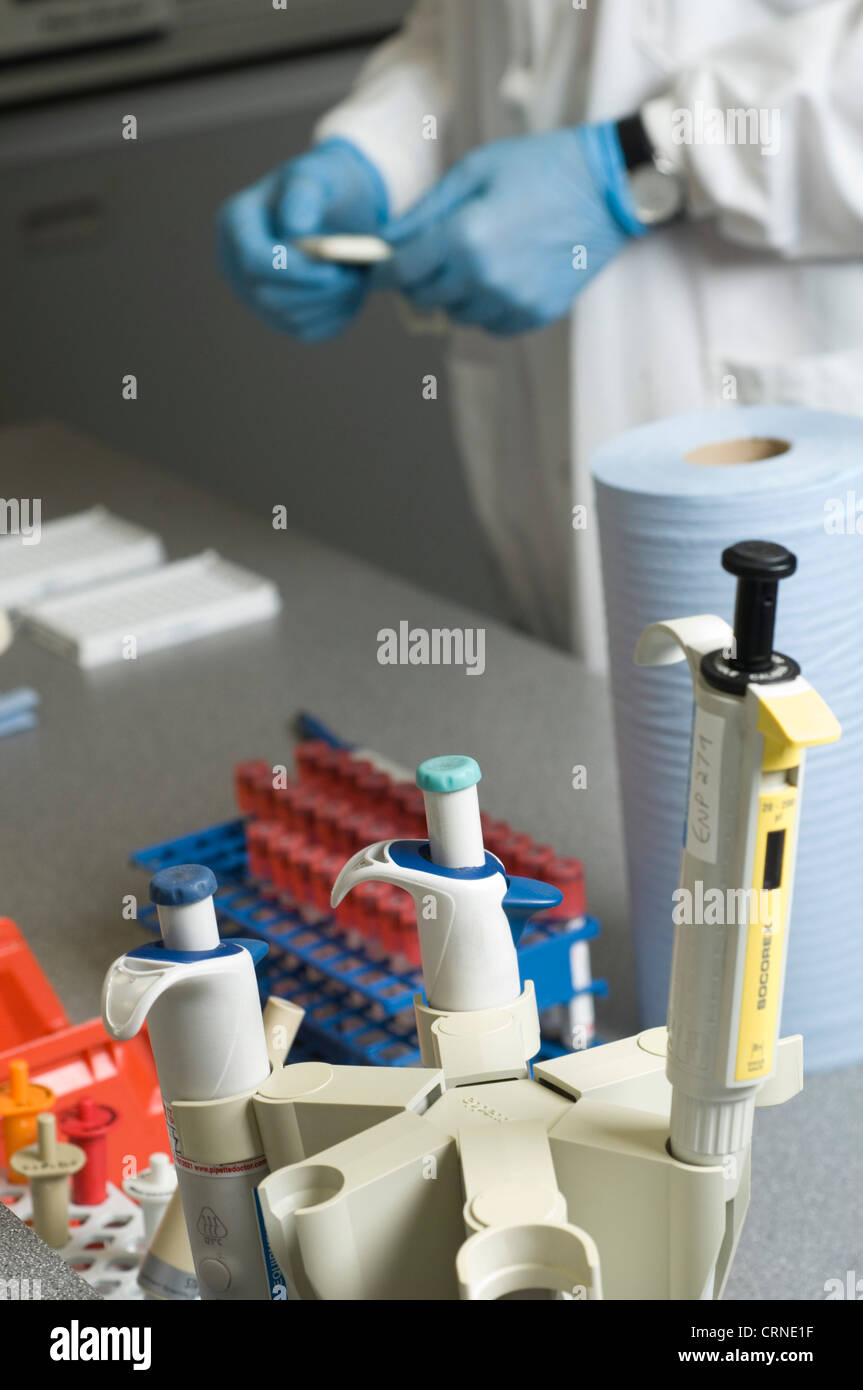 Una selezione delle apparecchiature utilizzate per la ghiandola surrenale stress test del profilo Foto Stock