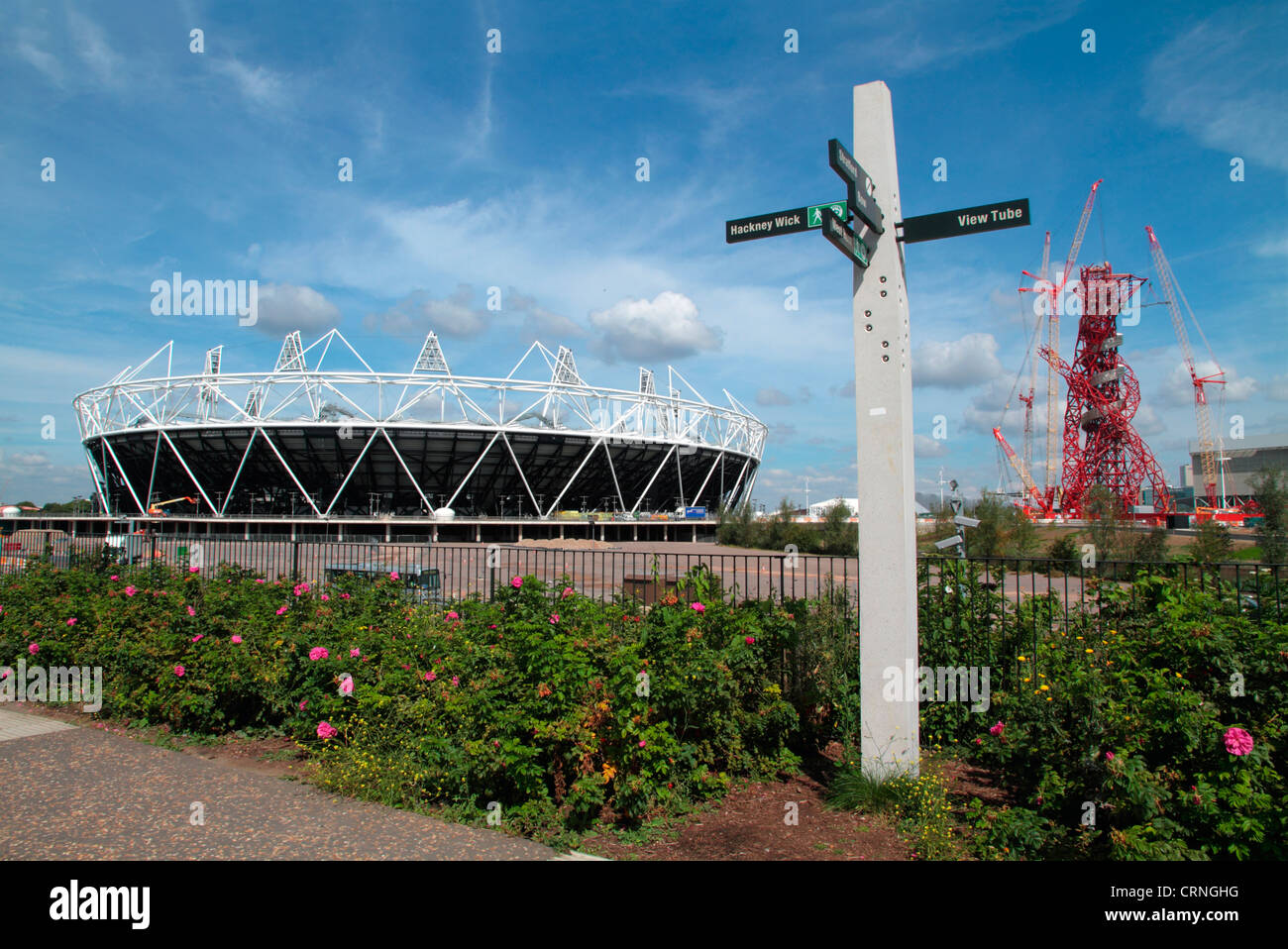 Il London 2012 Olympic Stadium, la ArcelorMittal Orbit torre di osservazione e di orientamento per il Parco Olimpico. Foto Stock