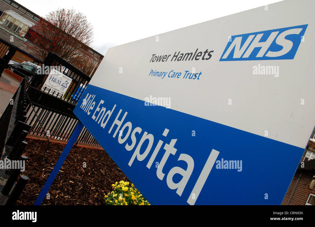 Ingresso principale segno bordo a Mile End Hospital di Londra. Foto Stock