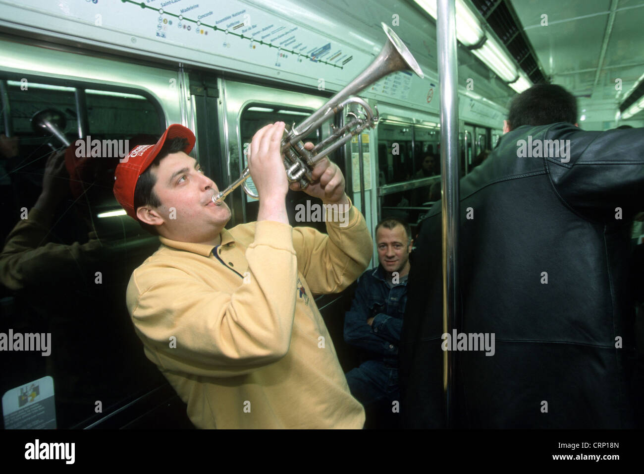 I musicisti nella metropolitana di Parigi Foto Stock