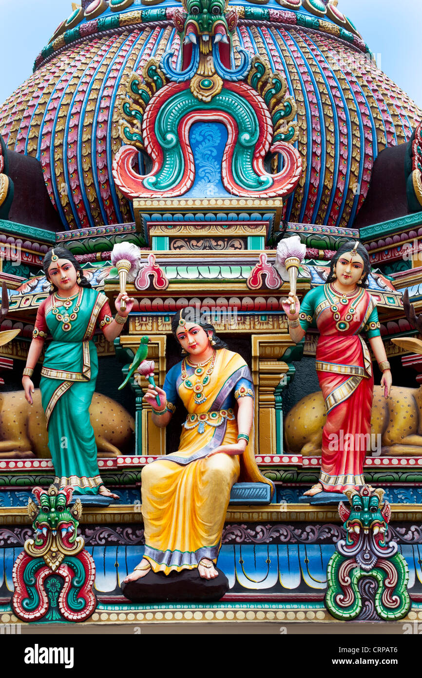 Close up il Gopuram del Tempio di Sri Mariamman a Chinatown, Singapore Foto Stock